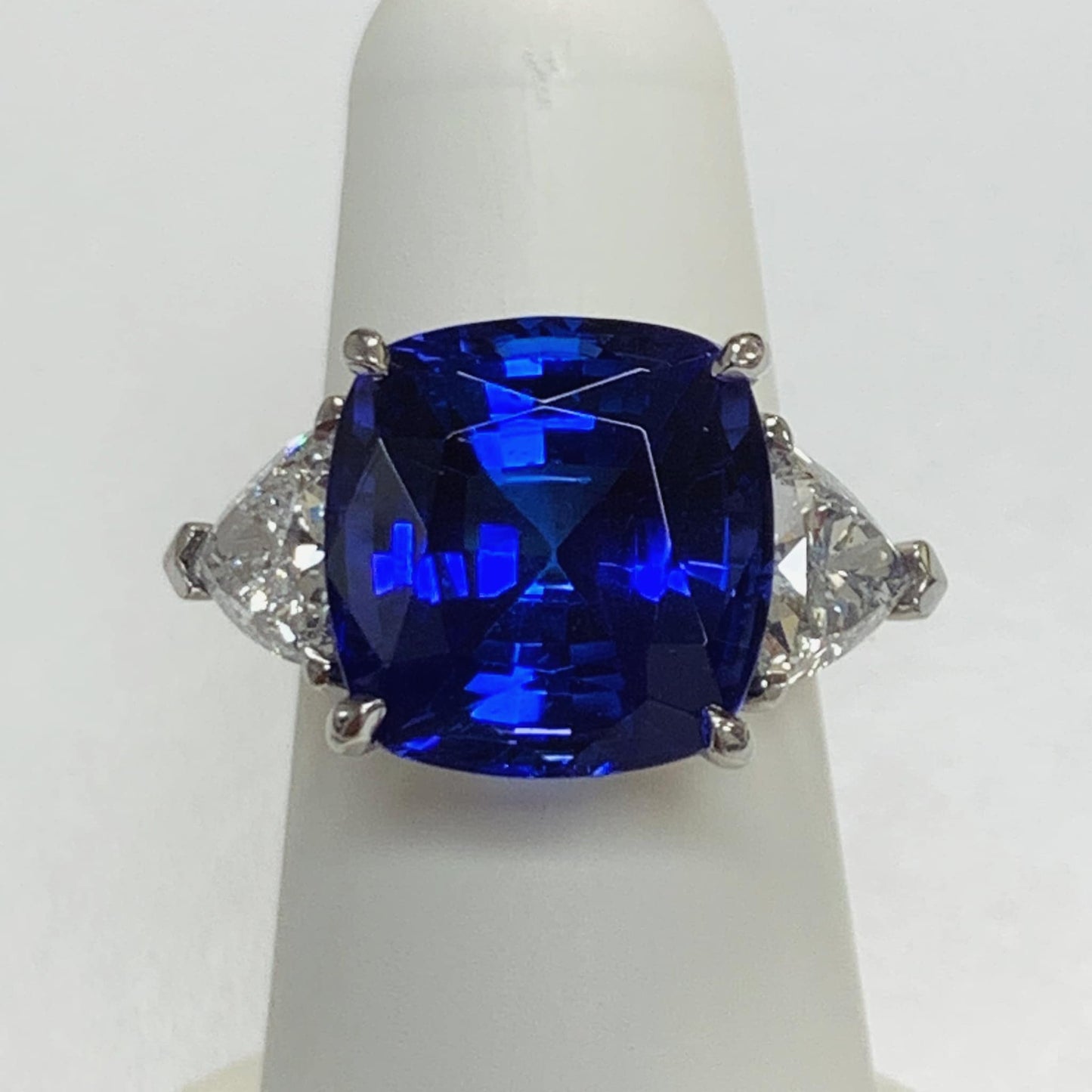 8Ct Blue Sapphire Cushion Cut Engaement Ring