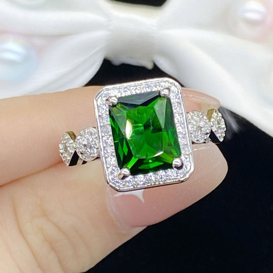 8Ct Green Sapphire Baguette Cut Engaement Ring