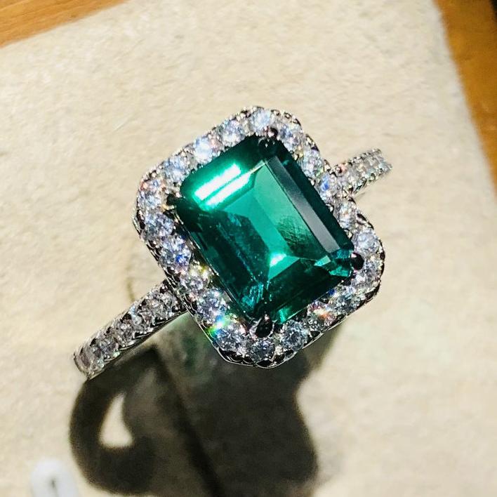 8Ct Green Sapphire Baguette Cut Engaement Ring