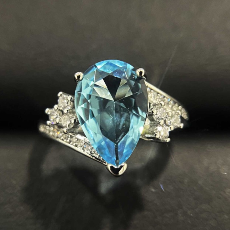 8Ct Blue Sapphire Pear Cut Engaement Ring