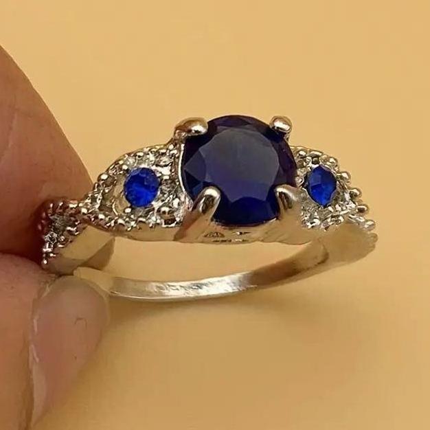 8Ct Blue Sapphire Round Cut Ring