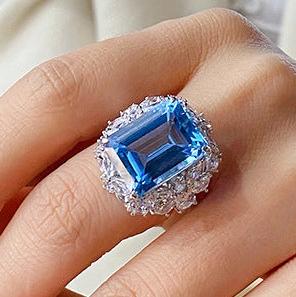 10Ct Blue Sapphire Baguette Cut Engaement Ring