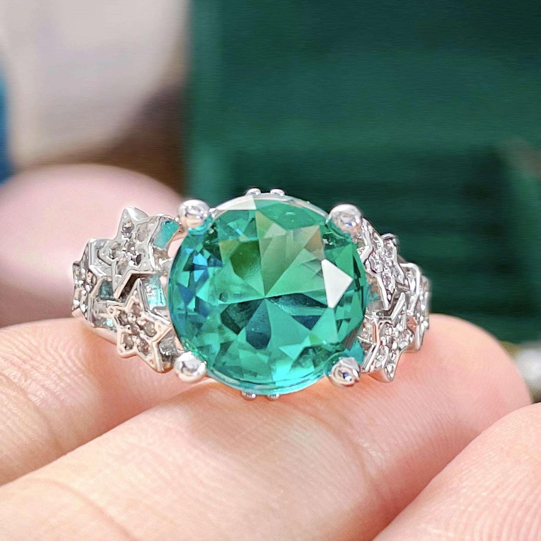 10Ct Green Sapphire Round Cut Ring