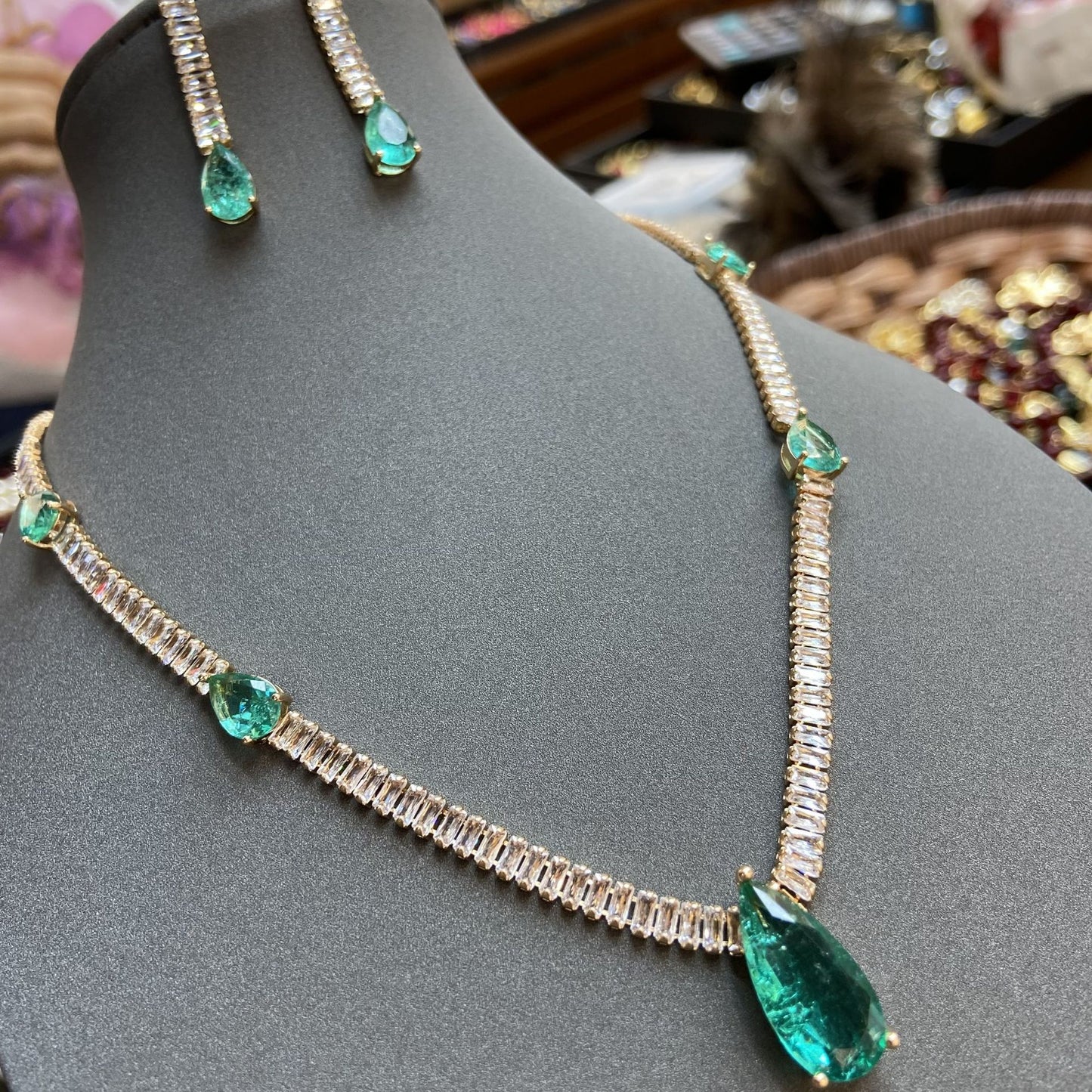 Green Sapphire Pear Cut Jewelry Set