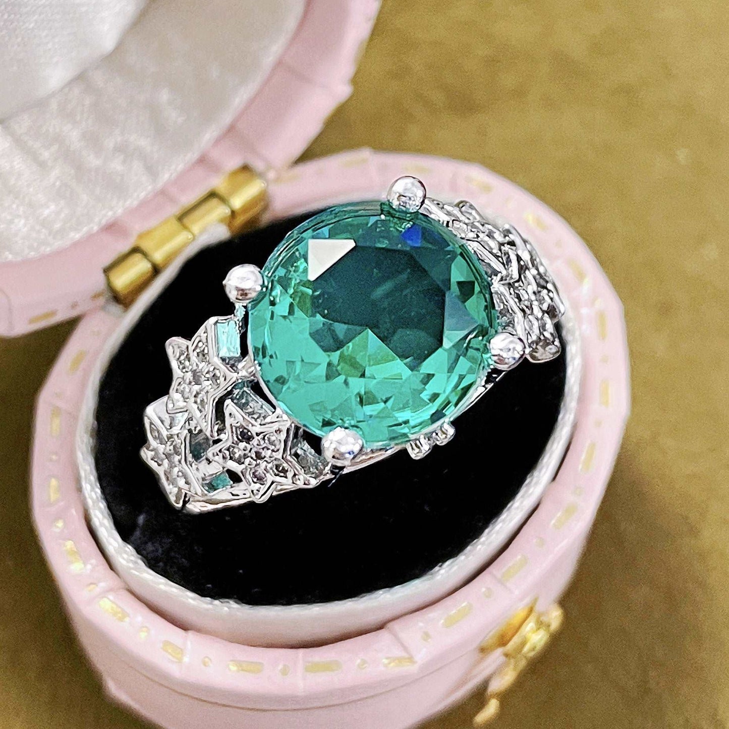 10Ct Green Sapphire Round Cut Ring