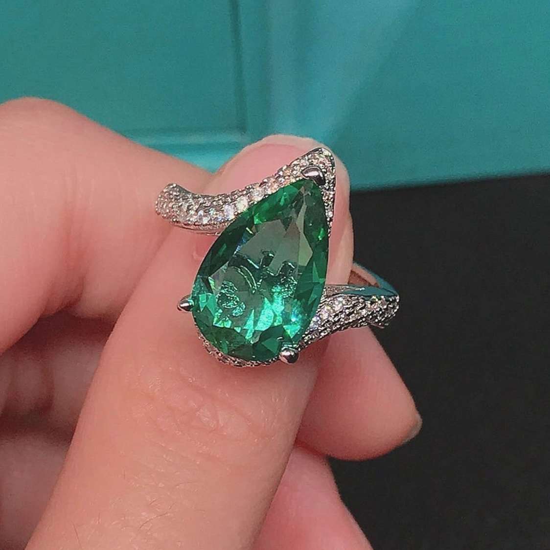 14Ct Green Sapphire Pear Cut Ring