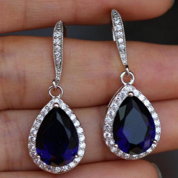 14Ct Pear Cut Drop Earrings