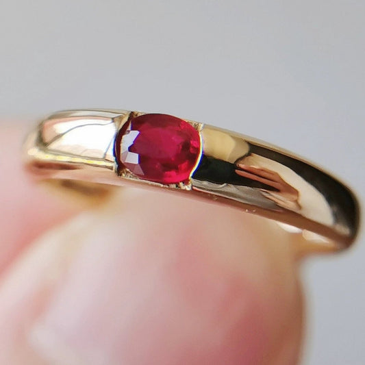 2Ct Red Sapphire Cushion Cut Engaement Ring