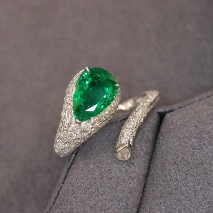 6Ct Green Sapphire Pear Cut Ring