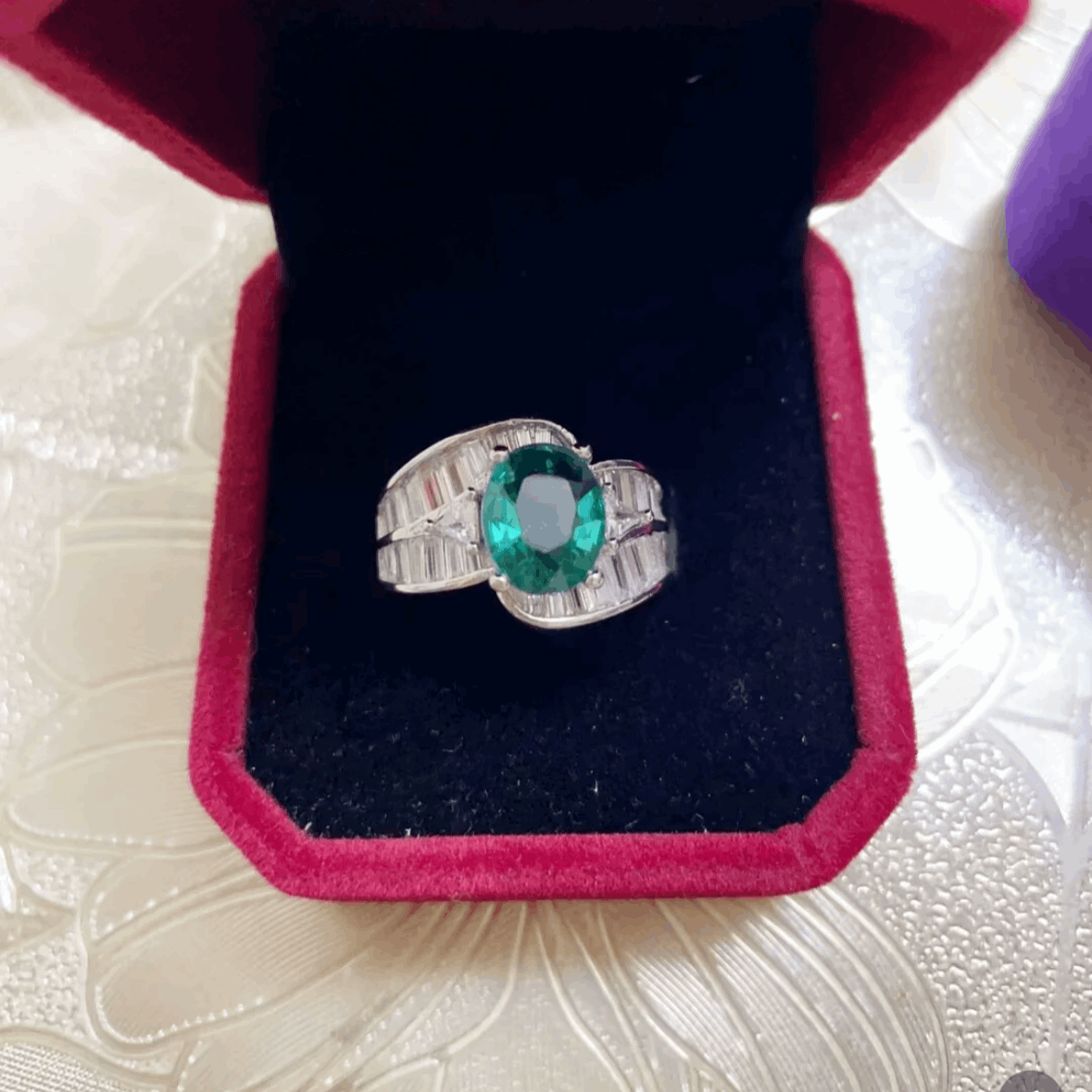 10Ct Green Sapphire Oval Cut Ring