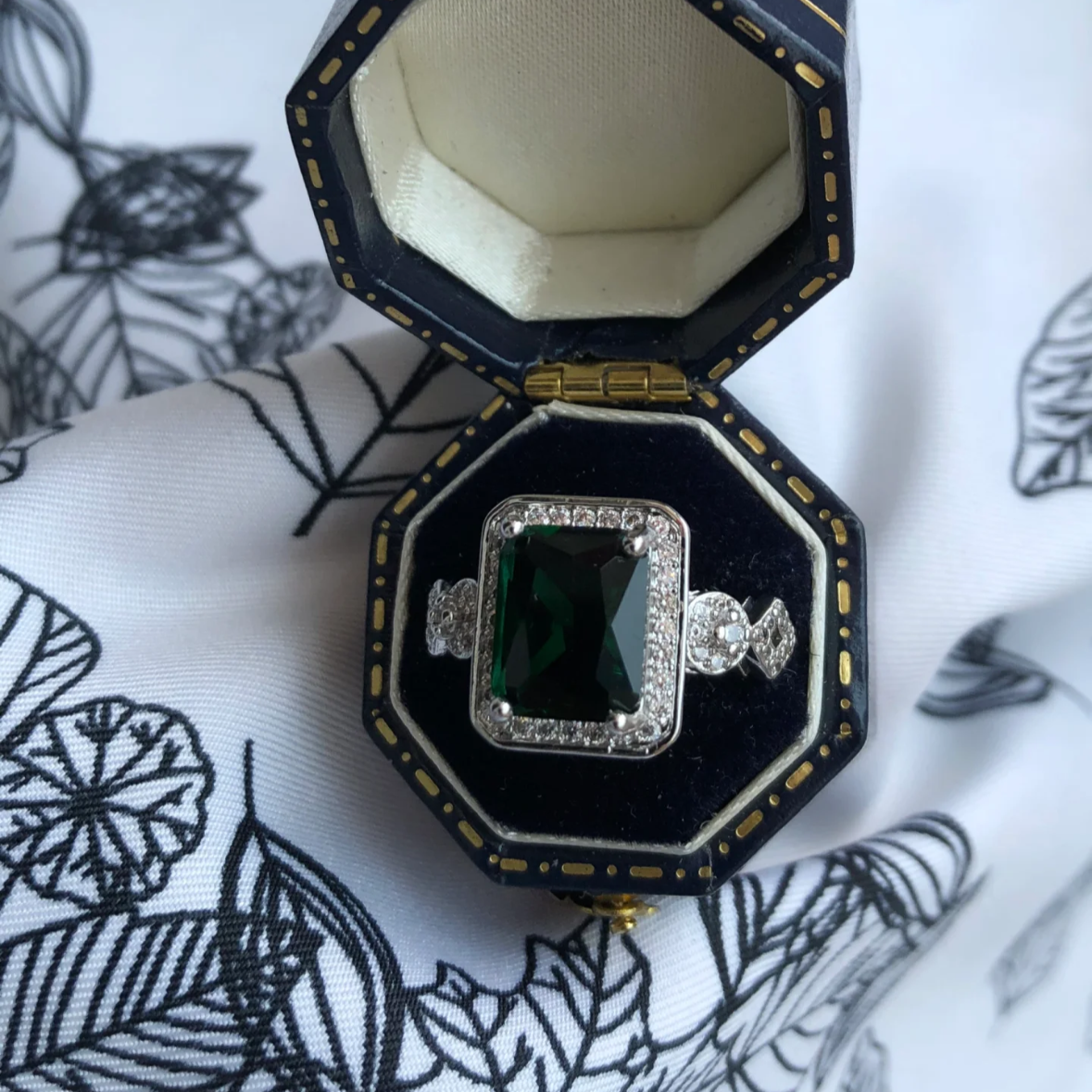 8Ct Green Sapphire Baguette Cut Engaement Ring