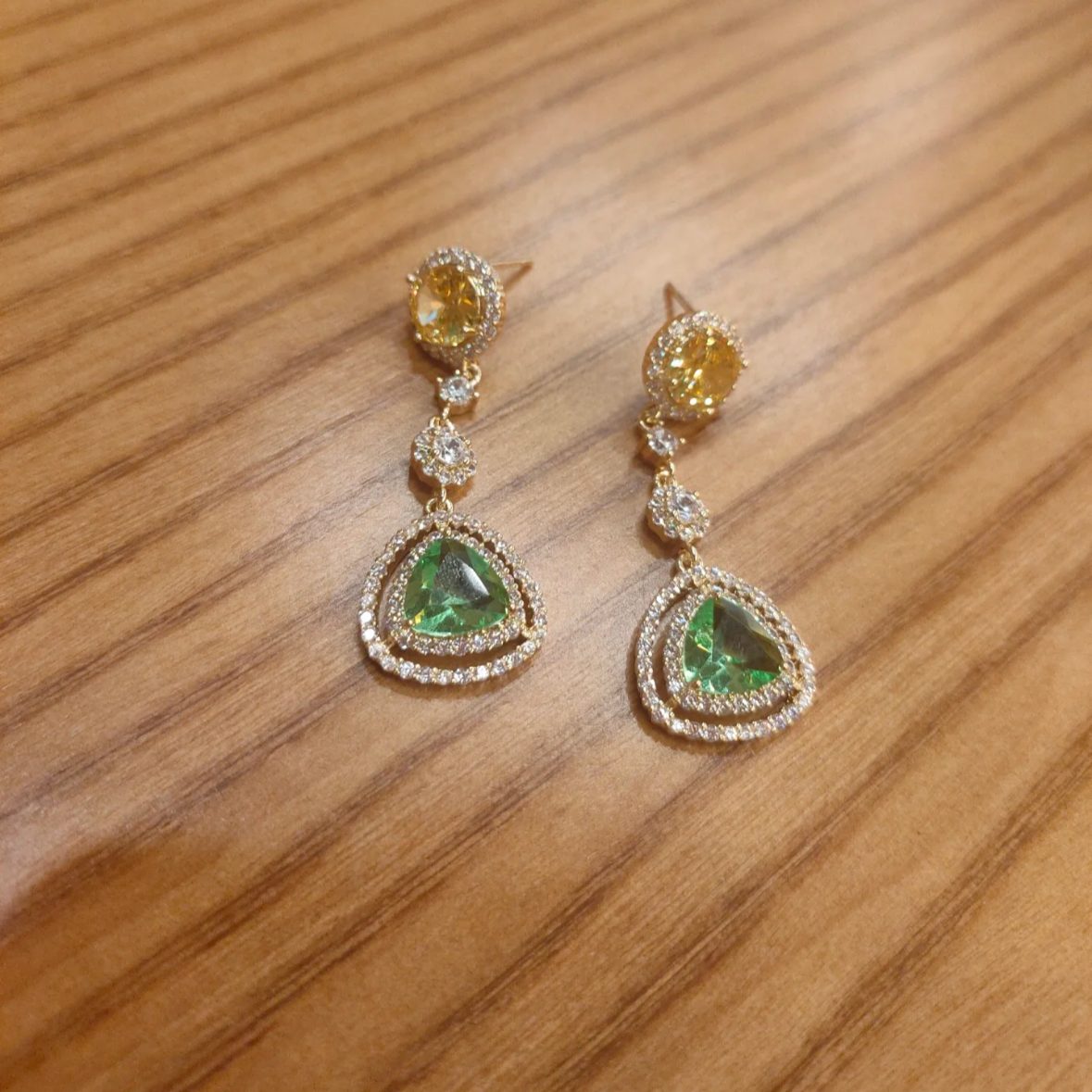 14Ct Yellow&Green Sapphire Triangular Cut Drop Earrings