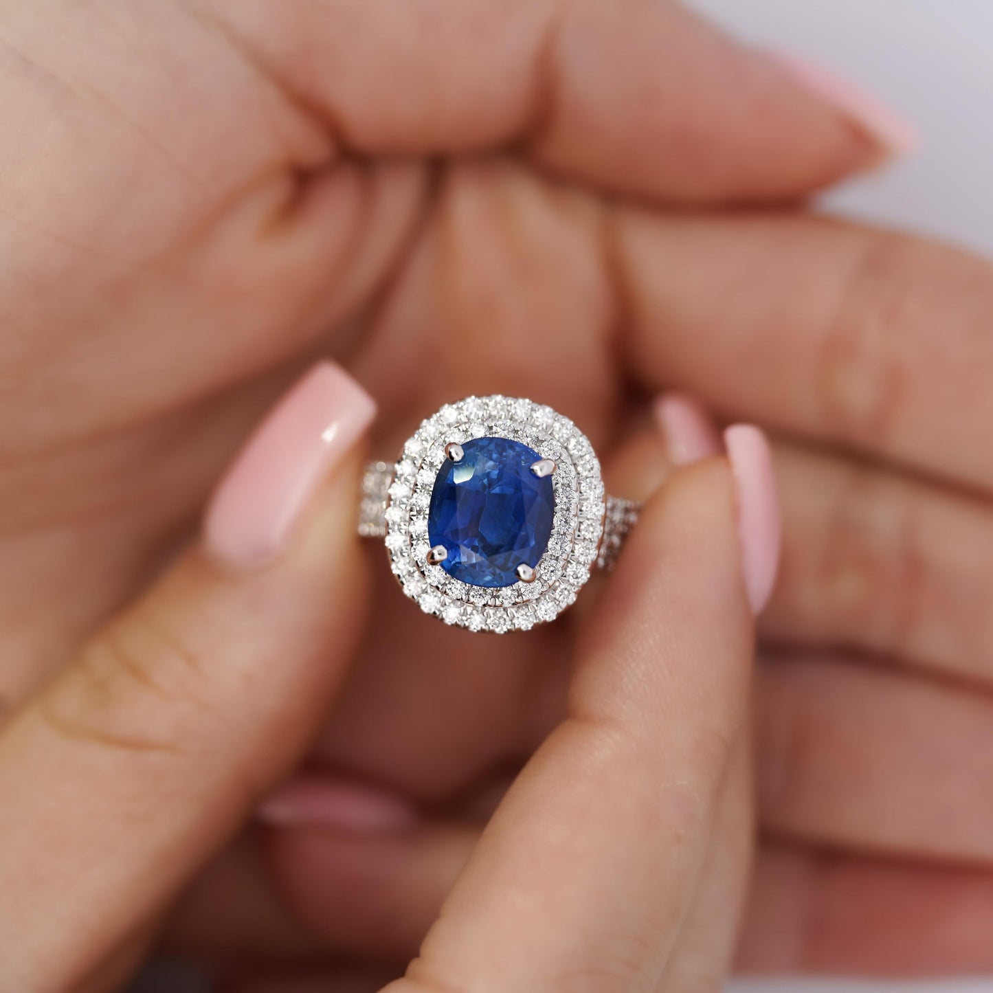 10Ct Blue Sapphire Cushion Cut Engaement Ring