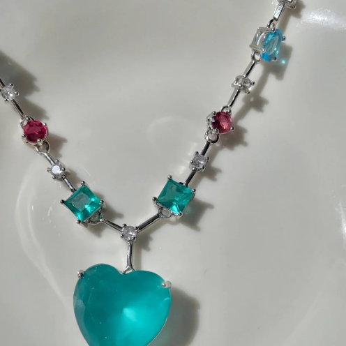 18Ct Blue Sapphire Heart Cut Necklace