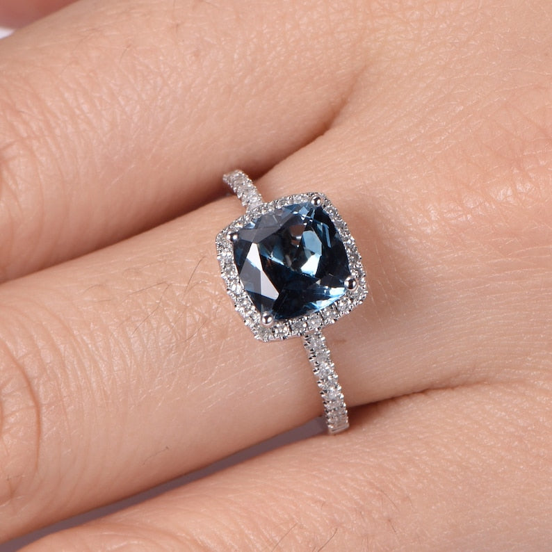 10Ct Blue Sapphire Cushion Cut Engaement Ring