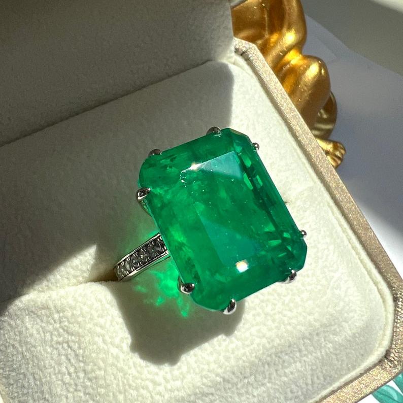 8Ct Green Sapphire Baguette Cut Engaement Ring