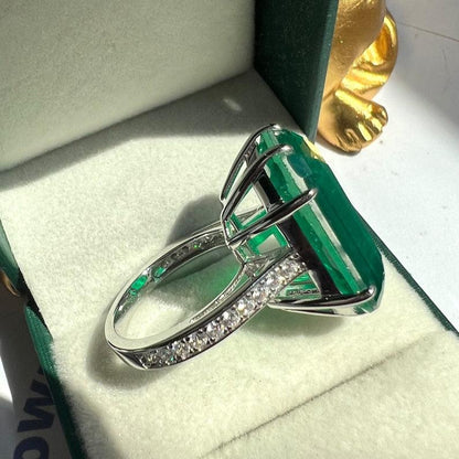 8Ct Green Sapphire Baguette Cut Engaement Ring