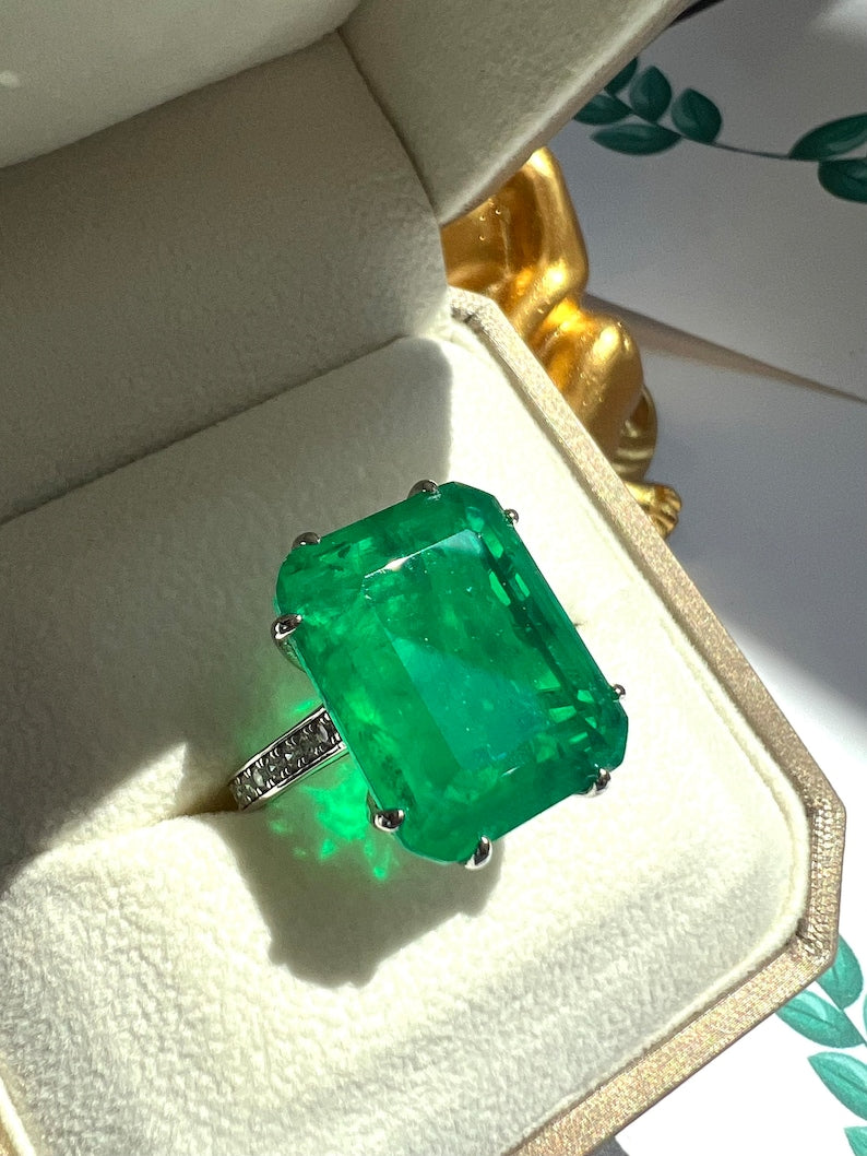 8Ct Green Sapphire Baguette Cut Engaement Ring