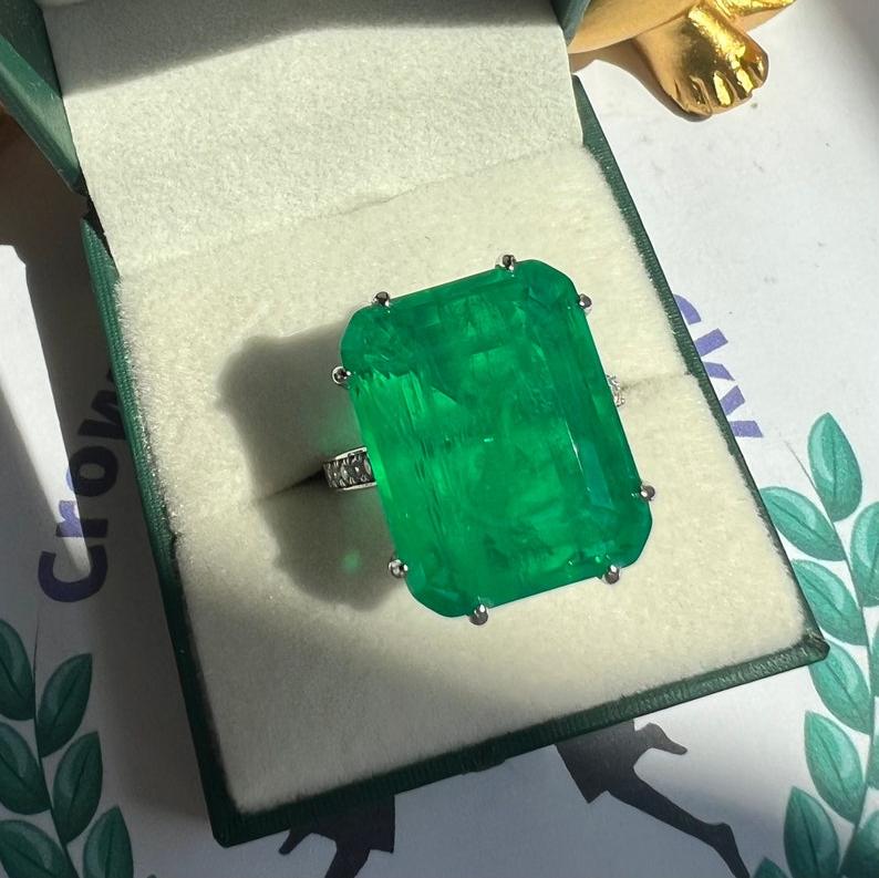 8Ct Green Sapphire Baguette Cut Engaement Ring