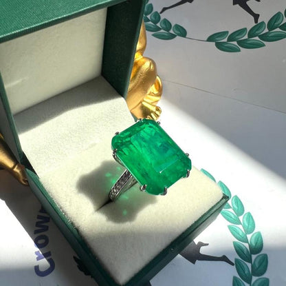 8Ct Green Sapphire Baguette Cut Engaement Ring