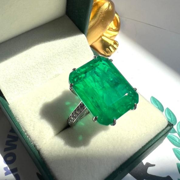 8Ct Green Sapphire Baguette Cut Engaement Ring