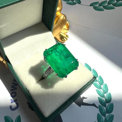 8Ct Green Sapphire Baguette Cut Engaement Ring