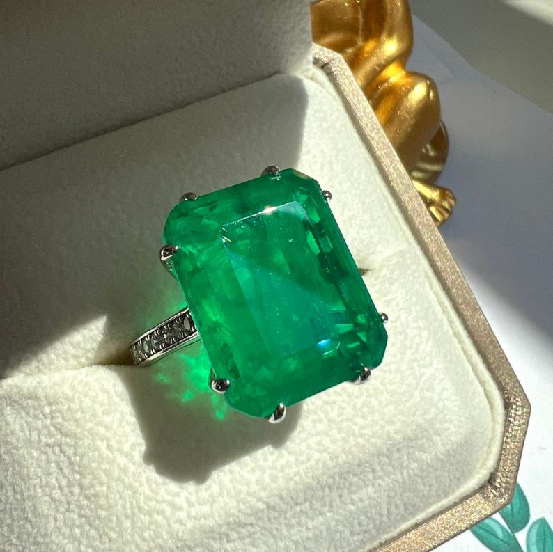 8Ct Green Sapphire Baguette Cut Engaement Ring