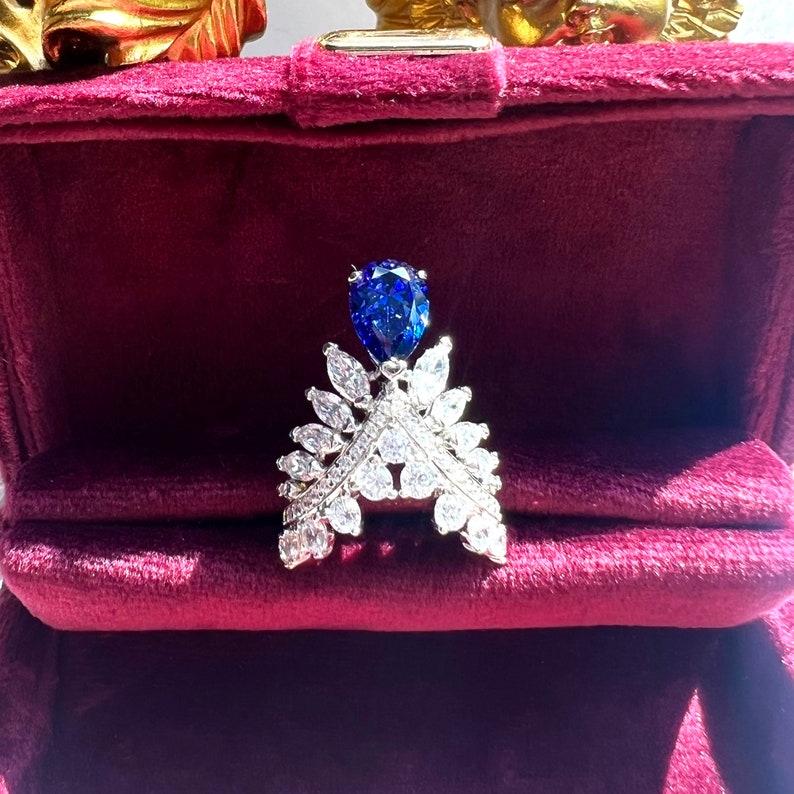 8Ct Blue Sapphire Pear Cut Engaement Ring