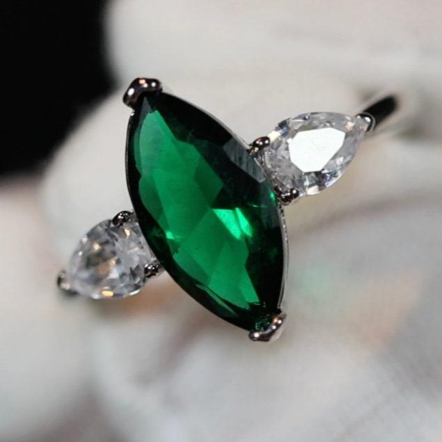 8Ct Green Sapphire Marquise Cut Ring