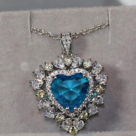 18Ct Blue Sapphire Heart Cut Necklace