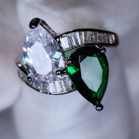 10Ct Green&White Sapphire Pear Cut Ring