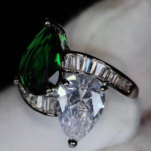 10Ct Green&White Sapphire Pear Cut Ring