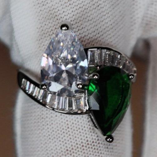 10Ct Green&White Sapphire Pear Cut Ring