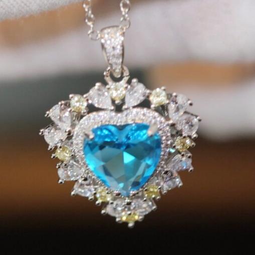 18Ct Blue Sapphire Heart Cut Necklace