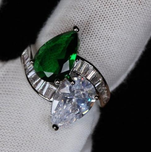 10Ct Green&White Sapphire Pear Cut Ring