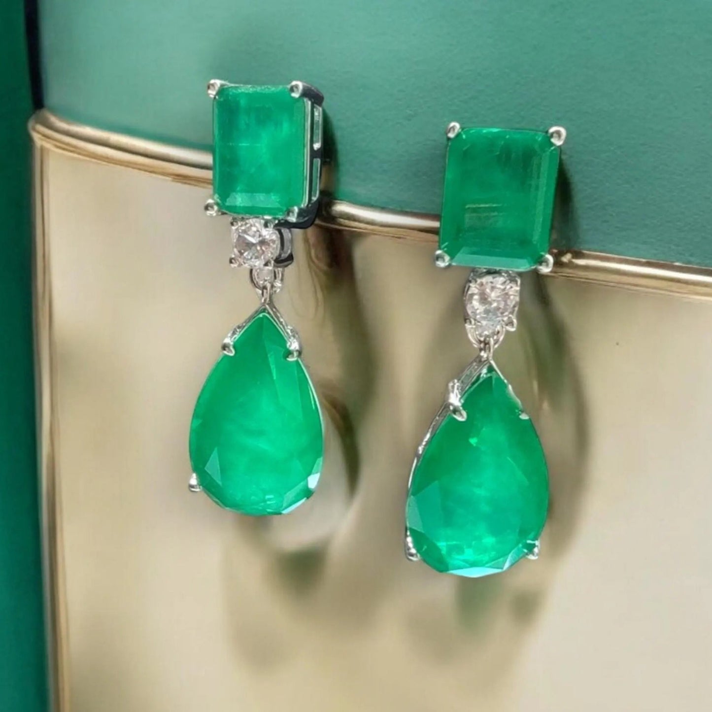 18Ct Pear Cut Drop Earrings