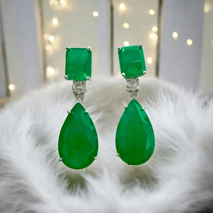 18Ct Pear Cut Drop Earrings